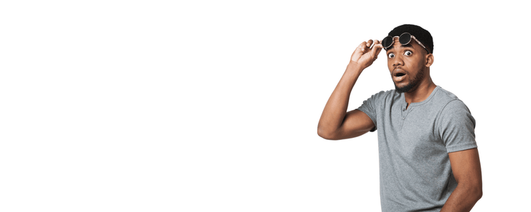 Gepflegter Mann bei der Rasur mit hochwertigen Rasurprodukten